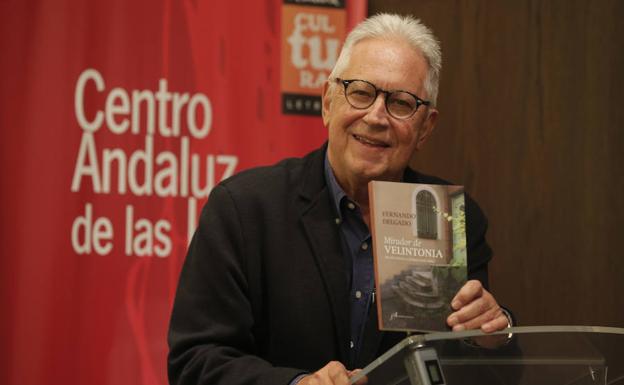 Fernando Delgado, ayer, en la presentación en Málaga de su libro.