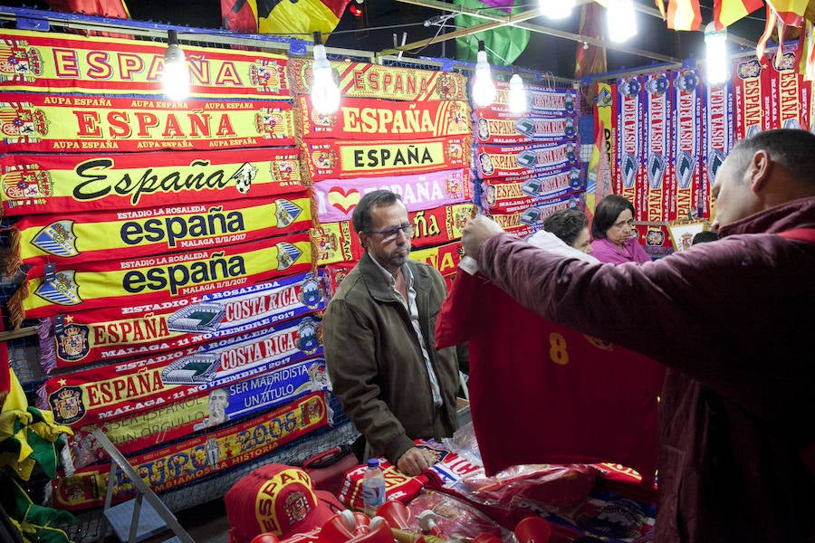 Unas 19.000 personas acudieron a La Rosaleda a presenciar el entrenamiento de la selección española de fútbol.