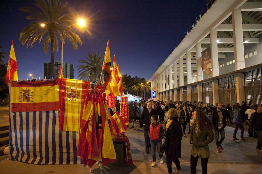 Unas 19.000 personas acudieron a La Rosaleda a presenciar el entrenamiento de la selección española de fútbol.