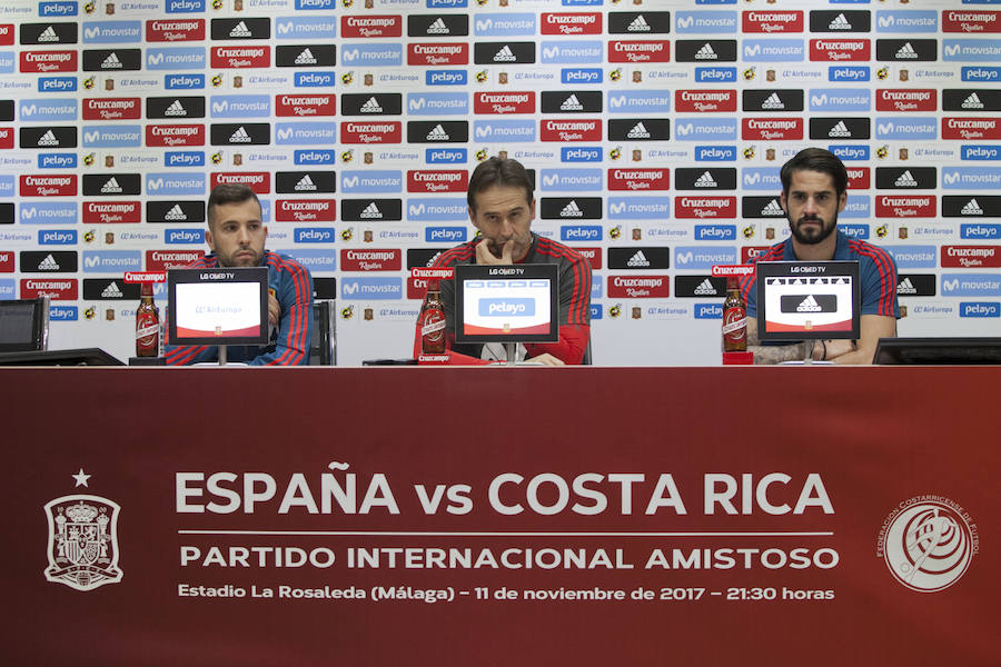 Unas 19.000 personas acudieron a La Rosaleda a presenciar el entrenamiento de la selección española de fútbol.
