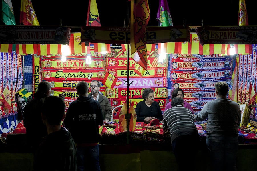 Unas 19.000 personas acudieron a La Rosaleda a presenciar el entrenamiento de la selección española de fútbol.