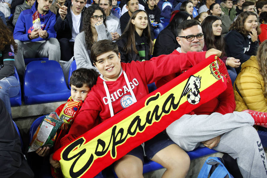 Unas 19.000 personas acudieron a La Rosaleda a presenciar el entrenamiento de la selección española de fútbol.
