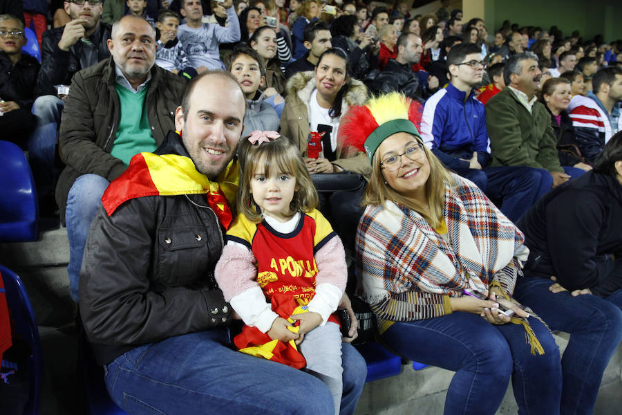 Unas 19.000 personas acudieron a La Rosaleda a presenciar el entrenamiento de la selección española de fútbol.