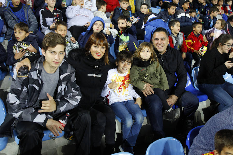 Unas 19.000 personas acudieron a La Rosaleda a presenciar el entrenamiento de la selección española de fútbol.