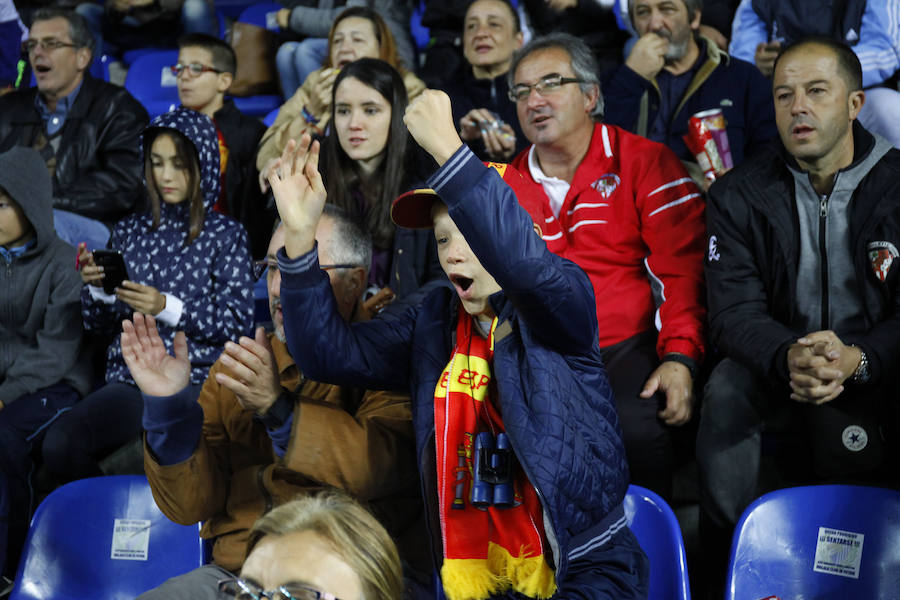 Unas 19.000 personas acudieron a La Rosaleda a presenciar el entrenamiento de la selección española de fútbol.