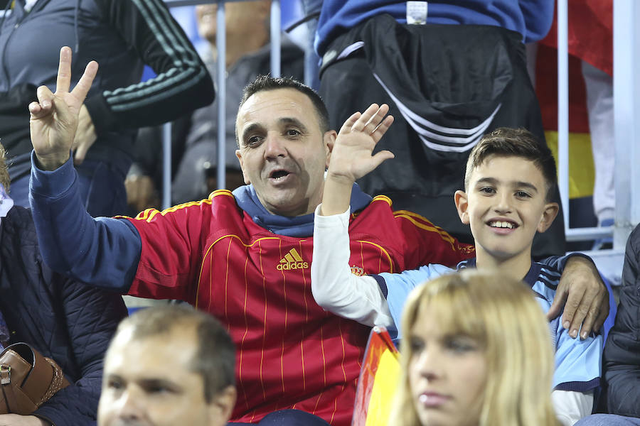 La Rosaleda colgó el cartel de "completo" en el partido amistoso que enfrentó a España ante Costa Rica en Málaga.