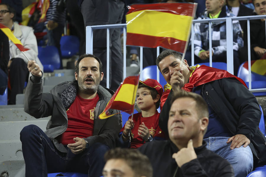 La Rosaleda colgó el cartel de "completo" en el partido amistoso que enfrentó a España ante Costa Rica en Málaga.
