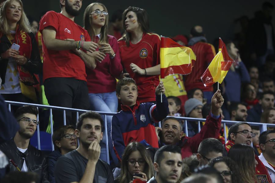 La Rosaleda colgó el cartel de "completo" en el partido amistoso que enfrentó a España ante Costa Rica en Málaga.