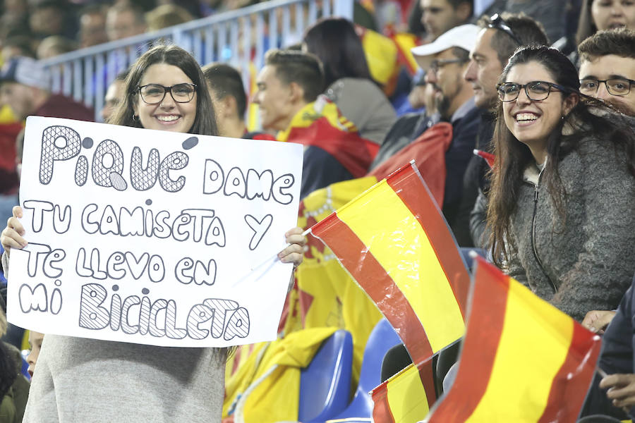 La Rosaleda colgó el cartel de "completo" en el partido amistoso que enfrentó a España ante Costa Rica en Málaga.