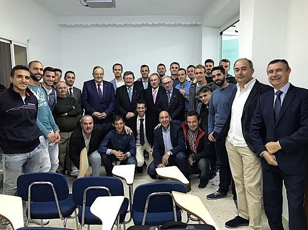 VISITA DE LARREA AL COLEGIO DE ÁRBITROS DE MÁLAGA