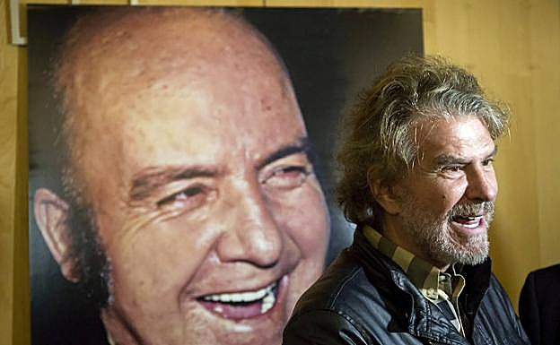 Bigote Arrocet, en la capilla ardiente