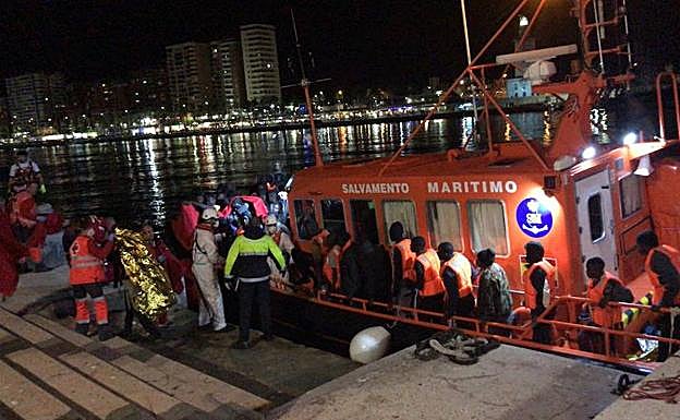 Llegan a Málaga los inmigrantes rescatados