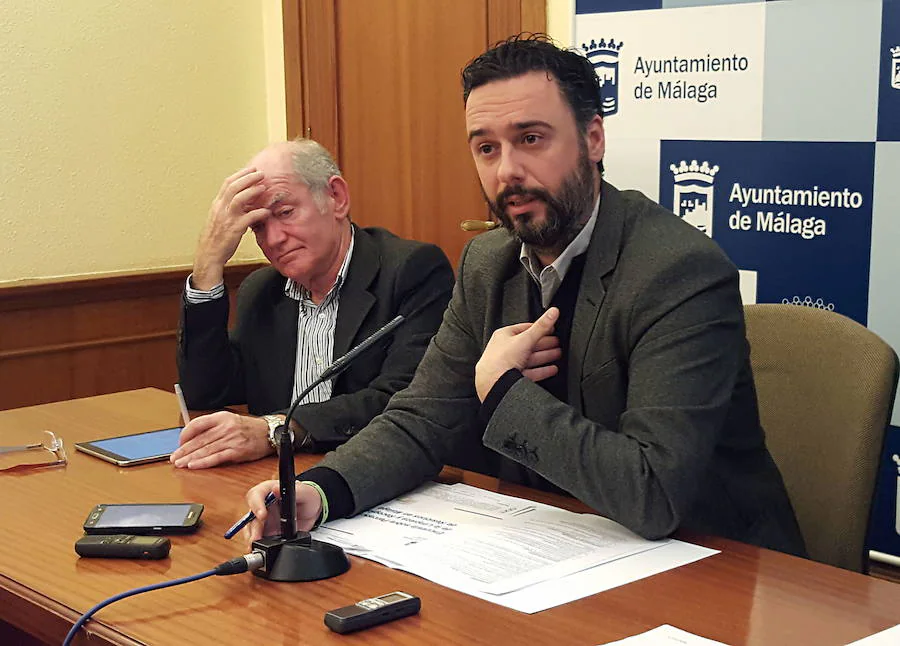 El concejal Raúl Jiménez, en primer plano, en una rueda de prensa anterior. 