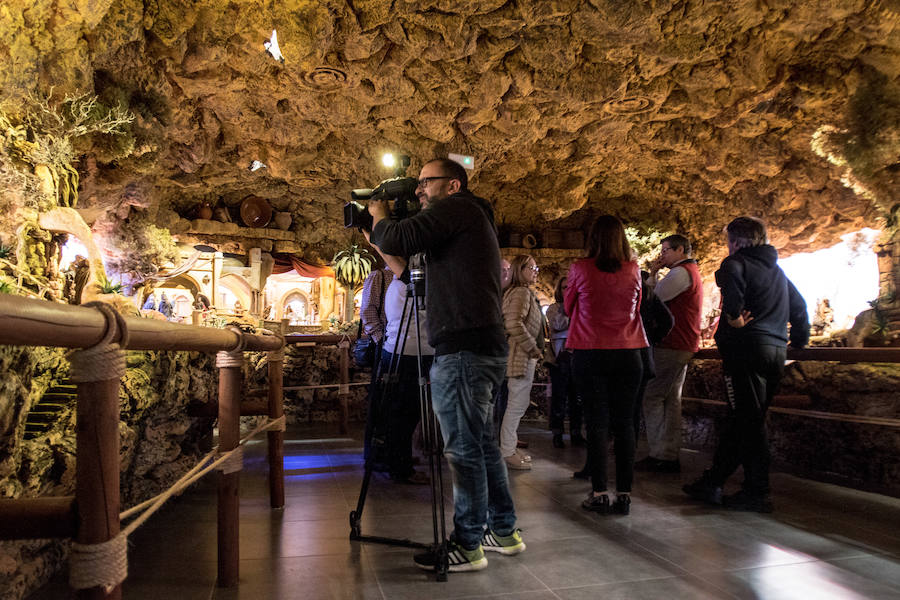 Consta de siete salas expositivas en las que se disponen los más de 60 belenes clasificados en diorama