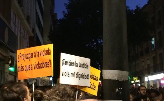 Carteles en la concentración