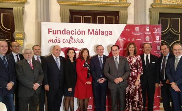 Los patronos de la Fundación de Málaga, acompañados por representantes institucionales.