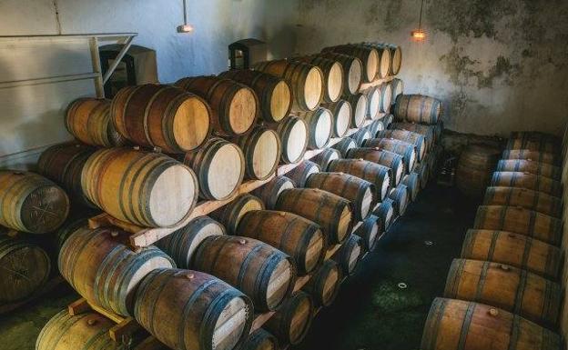 Interior de las bodegas Lunares, en Ronda.