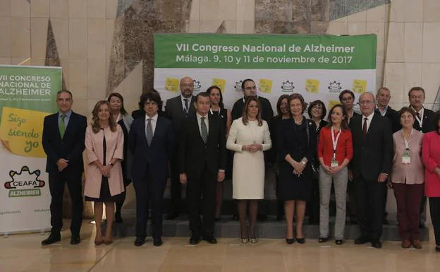 Doña Sofía, en el centro de la imagen, en el congreso en Málaga hace unos días. 