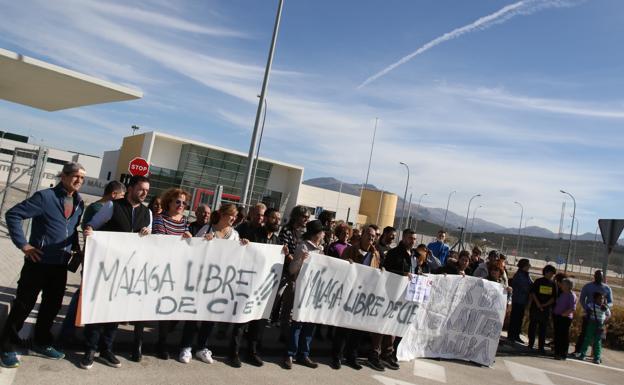 Familiares de inmigrantes denuncian que no les permiten hacer visitas en la cárcel de Archidona