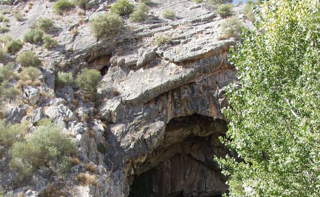 Entrada a la Cueva del Gato (Benaoján).