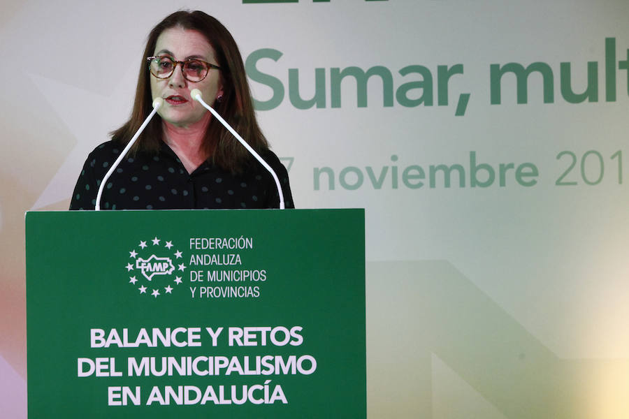 La presidenta de la Junta participa en un acto organizado por la FAMP