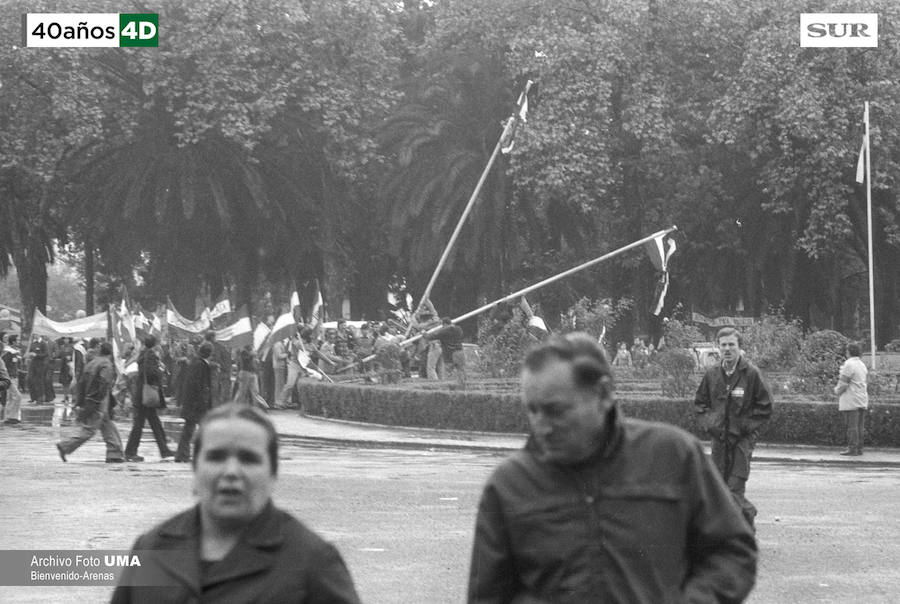 La manifestación a favor de la autonomía es disuelta a la fuerza por la policía por orden del gobernador civil. Un disparo del que se desconoce su autor acaba con la vida del manifestante Manuel José García Caparrós junto al puente de Tetuán. Desde ese momento, se desata una ambiente de violencia con actos vandálicos en toda la ciudad que duran varios días. 