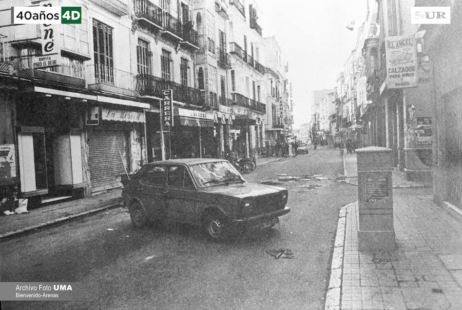 La manifestación a favor de la autonomía es disuelta a la fuerza por la policía por orden del gobernador civil. Un disparo del que se desconoce su autor acaba con la vida del manifestante Manuel José García Caparrós junto al puente de Tetuán. Desde ese momento, se desata una ambiente de violencia con actos vandálicos en toda la ciudad que duran varios días. 