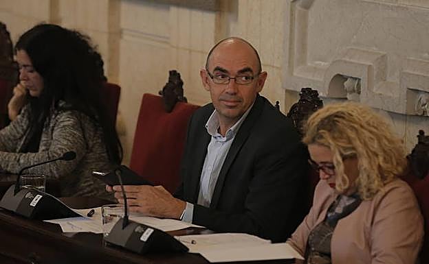 Hoy se aborda el dictamen de IU para cambiarle el nombre. 