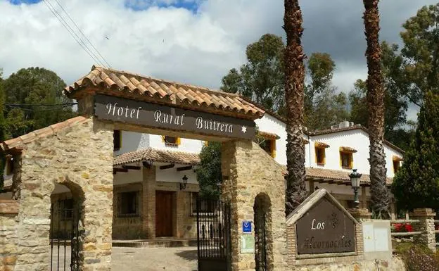 Entrada de la Hospedería Las Buitreras.