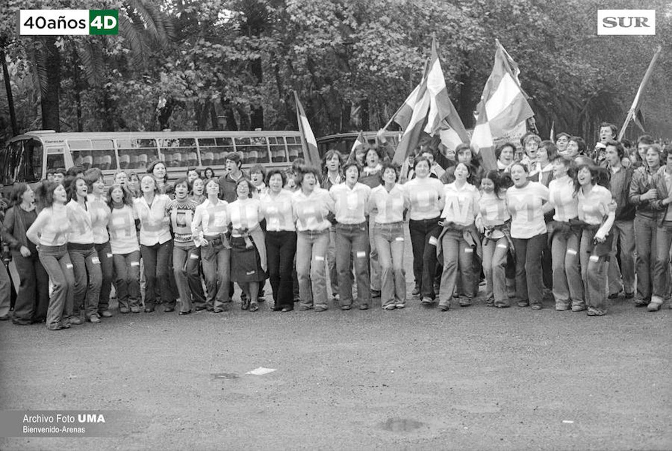 Málaga celebró el 4 de diciembre de 1977 una manifestación multitudinaria convocada por todas las fuerzas parlamentarias para reclamar que Andalucía se convirtiera en autonomía. La manifestación derivó en altercados y cargas policiales. Uno de los asistentes, el joven Manuel José García Caparrós, recibió un disparo que le provocó la muerte. 40 años después, se desconoce quién fue el autor del disparo. 