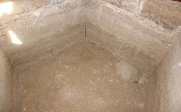 Interior de la poza de la alcubilla de Capuchinos.