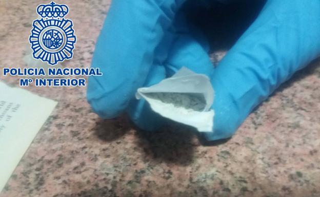 Detenida por enviar sobres sospechosos con polvos blancos a organismos de Málaga