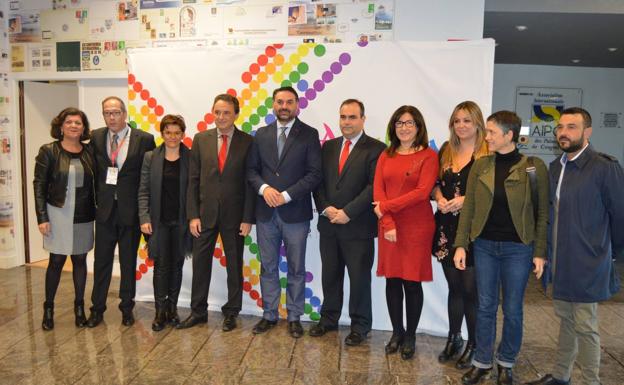 Andalucía sella en Torremolinos su apuesta por el turismo LGTBI