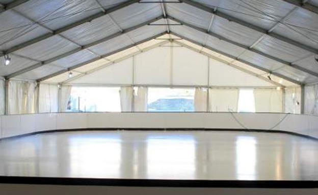 Estepona inaugura una pista de hielo de más de 500 metros cuadrados y un parque navideño