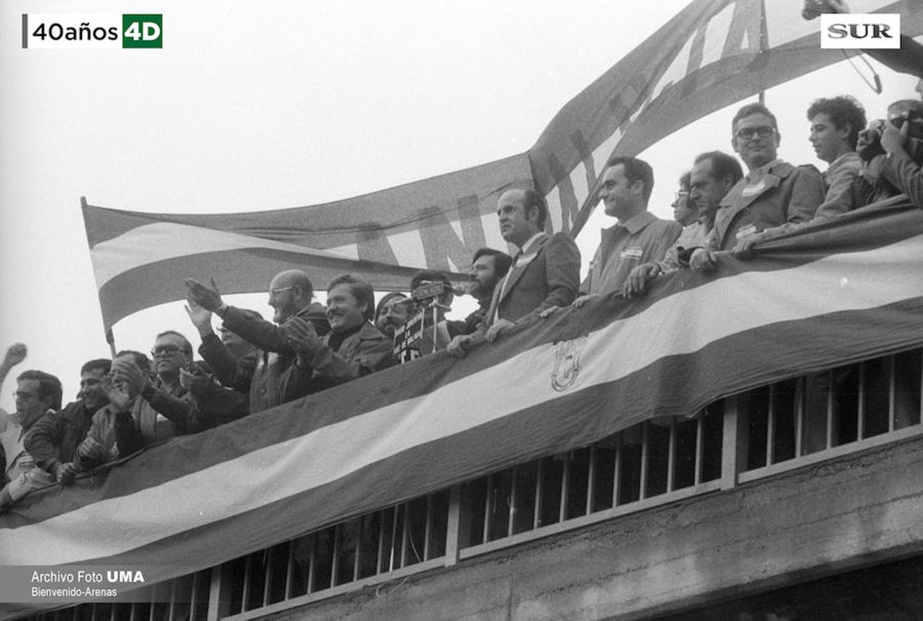 Málaga celebró el 4 de diciembre de 1977 una manifestación multitudinaria convocada por todas las fuerzas parlamentarias para reclamar que Andalucía se convirtiera en autonomía. La manifestación derivó en altercados y cargas policiales. Uno de los asistentes, el joven Manuel José García Caparrós, recibió un disparo que le provocó la muerte. 40 años después, se desconoce quién fue el autor del disparo. 