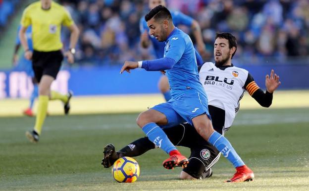 Ángel Rodríguez, ante Dani Parejo.