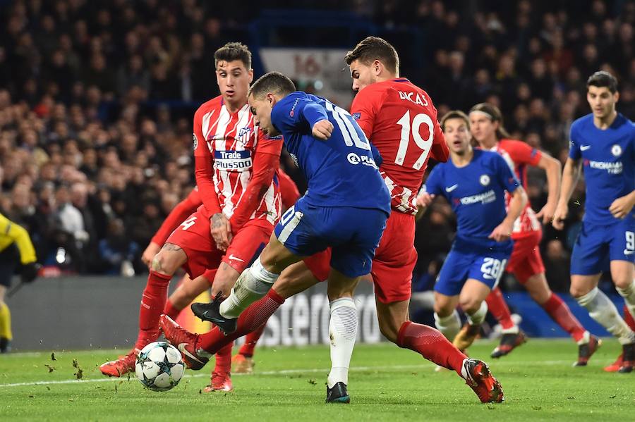 El Atlético empató en Stamford Bridge ante el Chelsea y dijo adiós a la Champions League. La Roma venció al Qarabag y los rojiblancos no ganaron, por lo que los de Simeone disputarán la Liga Europa.