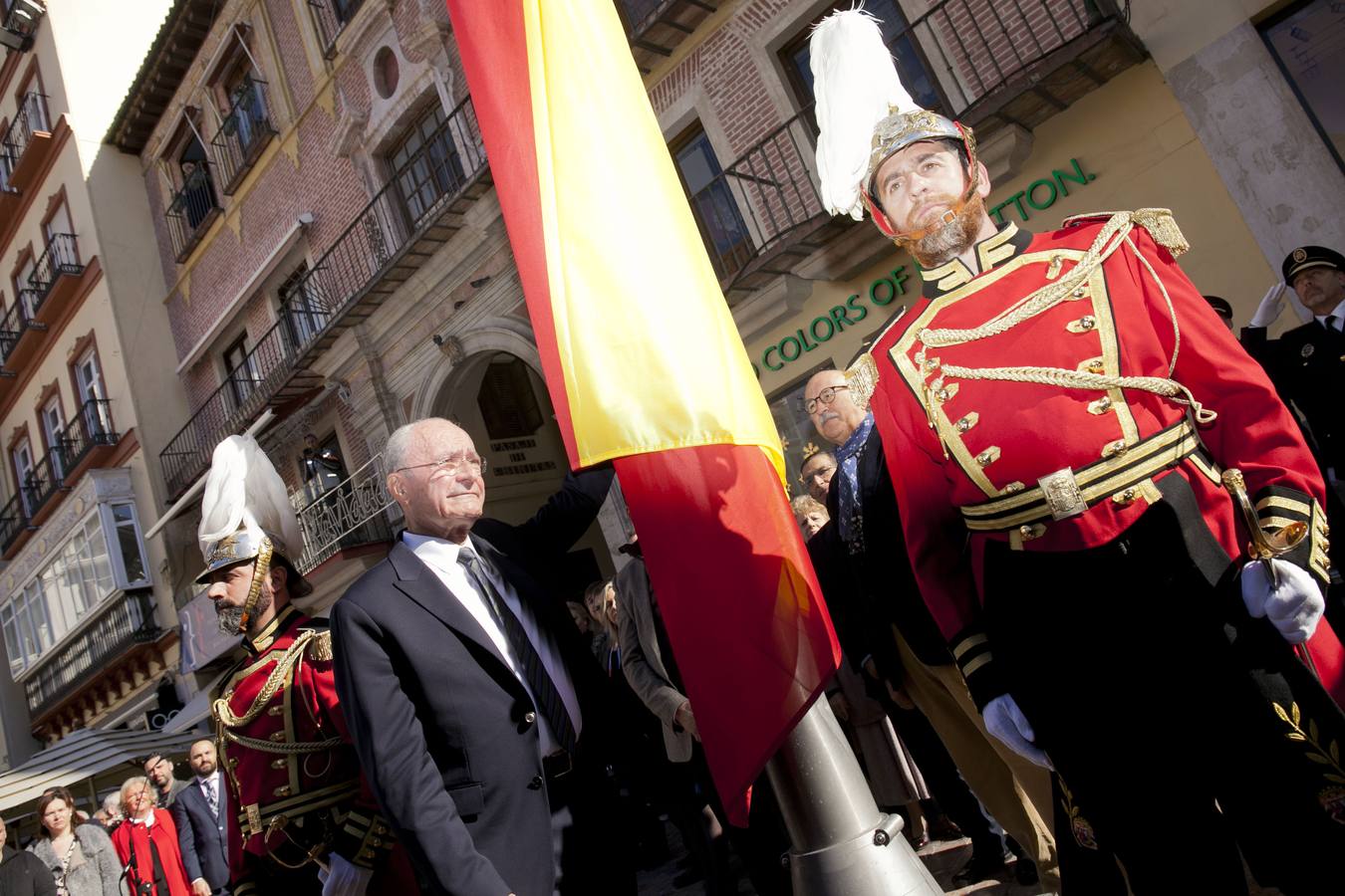 Los distintos partidos políticos se reúnen en la plaza de dicho nombre donde mostraron sus diferencias sobre la necesidad de una reforma