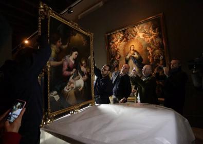 Imagen secundaria 1 - Arriba, Inmaculada, de la serie de los Capuchinos. En el centro, Benito Navarrete fotografía la Virgen de la Faja a su llegada a Sevilla. Abajo, la casa de Murillo en el barrio Santa Cruz.