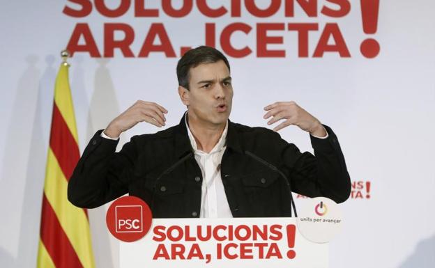 Pedro Sánchez confía en la «remontada» del PSC y cierra filas con Miquel Iceta