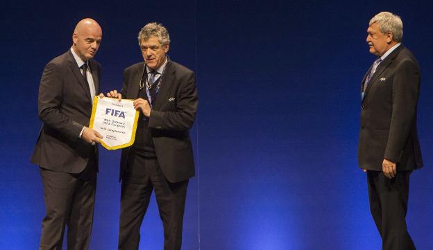 Infantino y Villar, en un acto de la FIFA. :: efe