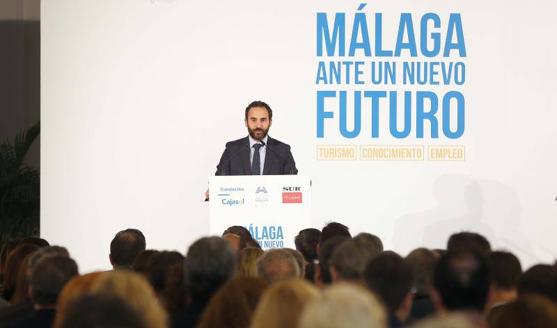 El consejero de Empleo, Javier Carnero, protagonista del encuentro organizado por SUR en colaboración con la Fundación Cajasol