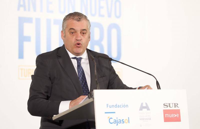 El consejero de Empleo, Javier Carnero, protagonista del encuentro organizado por SUR en colaboración con la Fundación Cajasol