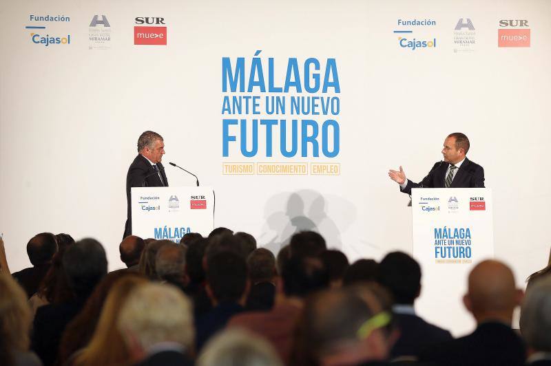 El consejero de Empleo, Javier Carnero, protagonista del encuentro organizado por SUR en colaboración con la Fundación Cajasol