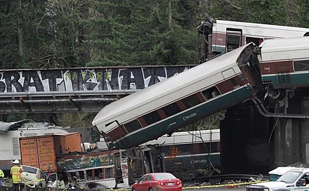 Tren descarrilado en Washington.