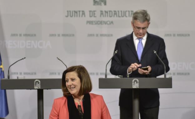 La Junta retrasa la aplicación de las 35 horas presenciales y consulta al TC