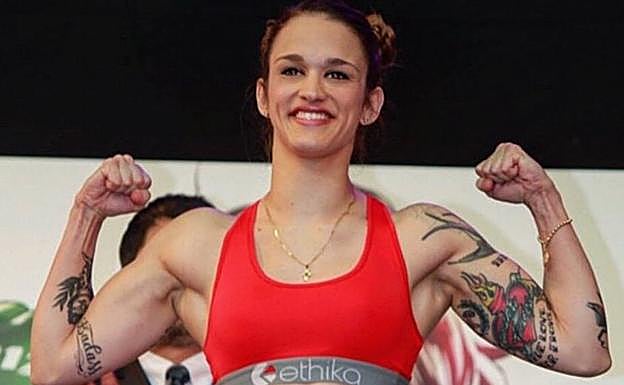 Irene Cabello, ayer en el pesaje (48,8 kilos). 