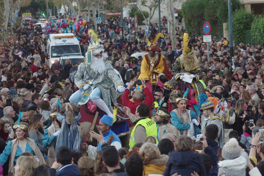 Sus Majestades de Oriente recorrieron las calles del distrito