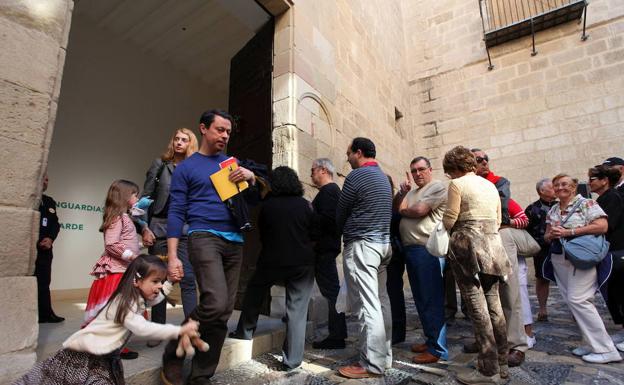 Cola ante el Museo Picasso Málaga que revalida su marca como pinacoteca más visitada de Andalucía.