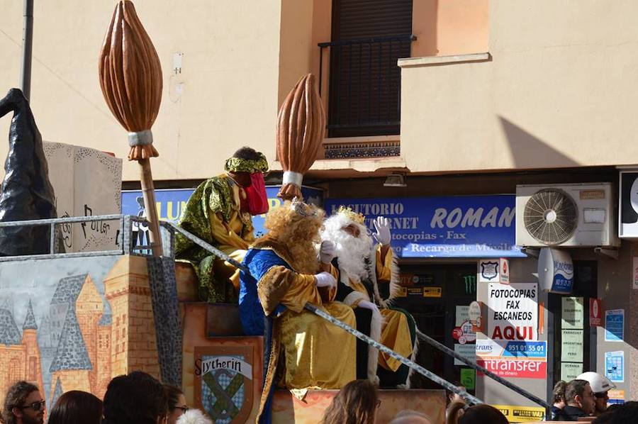 Nerja, Torrox, Rincón de la Victoria y Vélez viven la ilusión del desfile de los Reyes Magos.